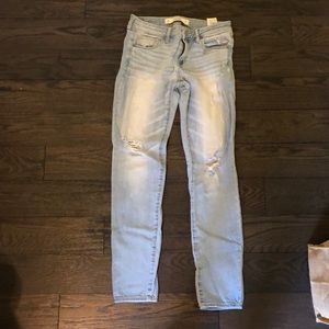 Abercrombie Light Wash Destroyed Skinny Jeans 6R